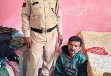 साढ़े छह लीटर कच्ची महुआ शराब जब्त