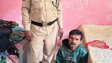 साढ़े छह लीटर कच्ची महुआ शराब जब्त साढ़े छह लीटर कच्ची महुआ शराब जब्त