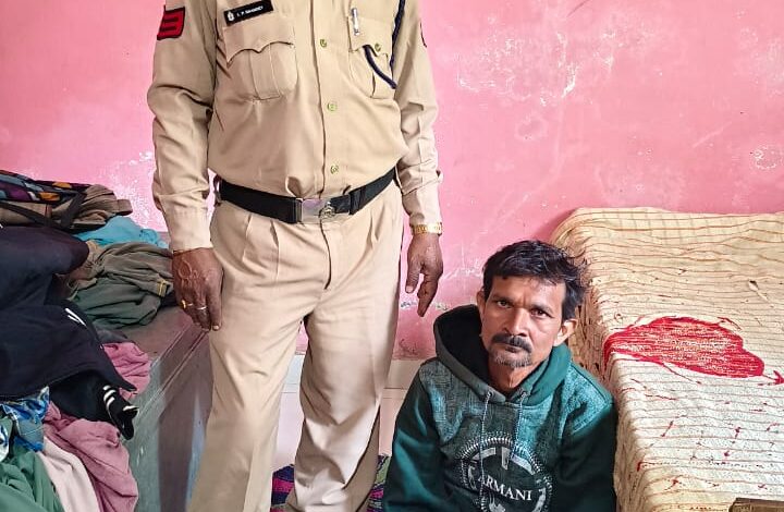 साढ़े छह लीटर कच्ची महुआ शराब जब्त