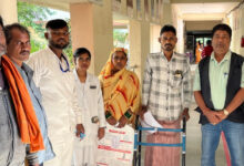 दो वर्षों से चलने में असमर्थ दिनेश को मिली नई जिंदगी, जिला चिकित्सालय में हुआ सफल ऑपरेशन