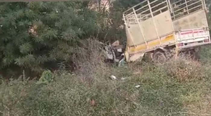 ट्रक और छोटा हाथी की भिड़ंत में 3 की मौत