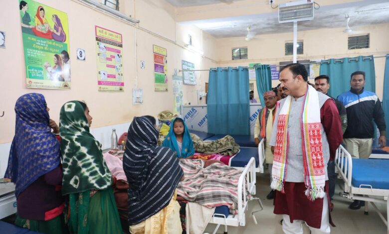 स्वास्थ्य मंत्री जायसवाल ने सामुदायिक स्वास्थ्य केंद्र साजा का किया निरीक्षण