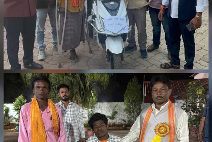 बस्तर सांसद ने दिव्यांगजनों को इलेक्ट्रिक स्कूटी व ट्राई सायकल सौंपा