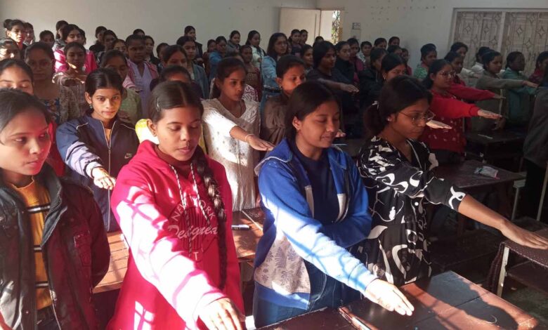 गरिमामय वातावरण में मनाया गया गुरुकुल महिला महाविद्यालय में सविधान दिवस