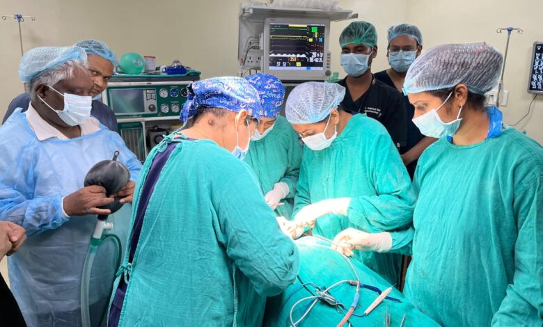 रायगढ़ मेडिकल कॉलेज में डेढ़ दशक से गले की बढ़ती गांठ से परेशान महिला का सफल ऑपरेशन