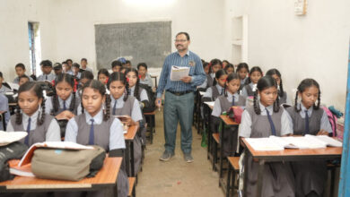 मिडिल स्कूल लैंगा में शिक्षक गोरेलाल कंवर के आने से हिंदी विषय में बढ़ी विद्यार्थियों की रुचि मिडिल स्कूल लैंगा में शिक्षक गोरेलाल कंवर के आने से हिंदी विषय में बढ़ी विद्यार्थियों की रुचि