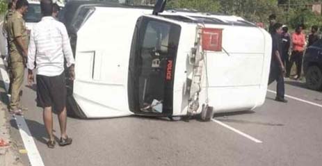 सड़क हादसे में बाल-बाल बचे श्रम मंत्री, दो पुलिस कर्मी व स्कार्पियों चालक हुआ घायल