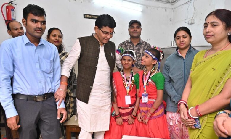 बाल दिवस पर मंत्री वर्मा बने बच्चों के प्रेरणास्रोत, दृष्टि एवं श्रवण बाधितार्थ विद्यालय में जगाई आत्मविश्वास की लौ