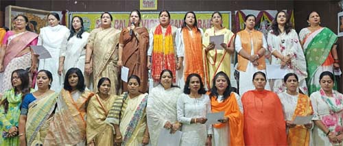 राष्ट्रगीत वंदेमातरम् का प्रदेश भाजपा महिला के साथ महापौर, आयोग व बोर्ड की नेत्रियों ने किया सामूहिक पाठ