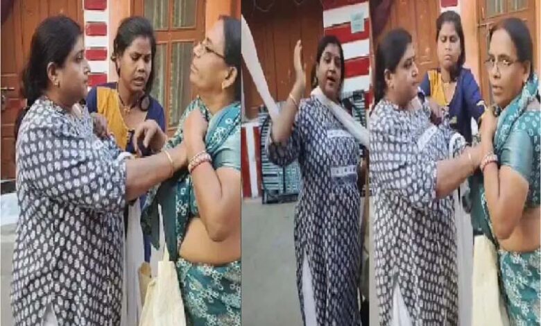 साड़ी खींचकर महिला बीएलओ से मारपीट करने के साथ ही वीडियो बनाने वाले की हुई पिटाई