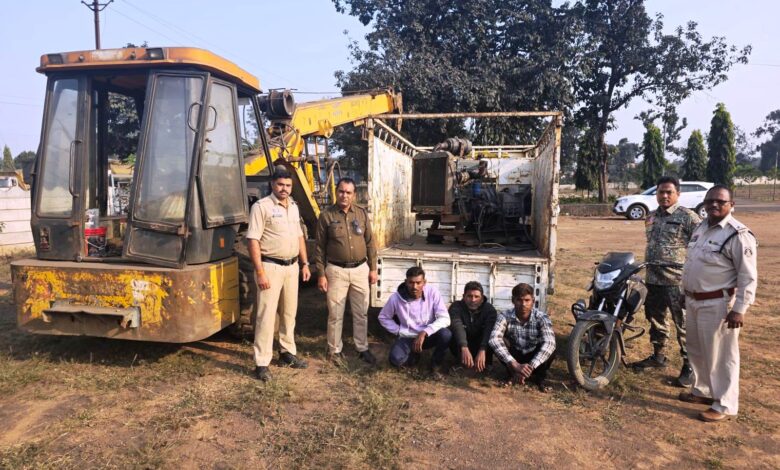 बीएसएनएल टावर से जनरेटर चोरी करने वाले तीन गिरफ्तार, एक फरार बीएसएनएल टावर से जनरेटर चोरी करने वाले तीन गिरफ्तार, एक फरार