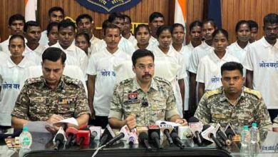 37 नक्सलियों ने किया आत्मसमर्पण 37 नक्सलियों ने किया आत्मसमर्पण