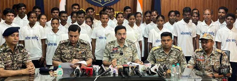 37 नक्सलियों ने किया आत्मसमर्पण