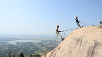 देशदेखा में 120 पर्यटक ले रहे रॉक क्लाइंबिंग का रोमांच, विशेषज्ञों की निगरानी में सुरक्षित साहसिक अनुभव देशदेखा में 120 पर्यटक ले रहे रॉक क्लाइंबिंग का रोमांच, विशेषज्ञों की निगरानी में सुरक्षित साहसिक अनुभव