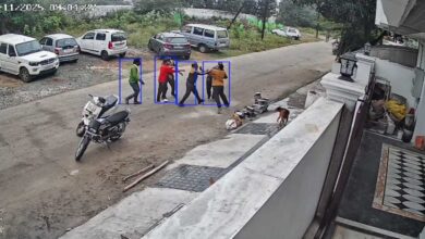 भोपाल में नगर निगम दरोगा पिटाई का शिकार, CCTV में कैद