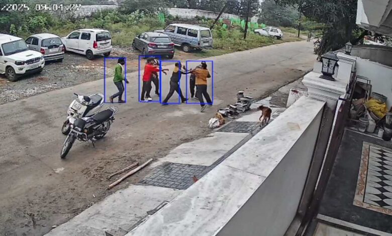 भोपाल में नगर निगम दरोगा पिटाई का शिकार, CCTV में कैद भोपाल में नगर निगम दरोगा पिटाई का शिकार, CCTV में कैद