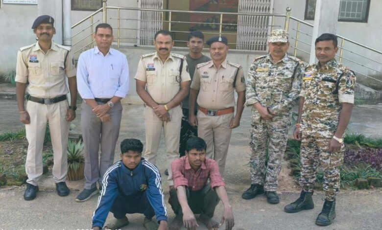 पति ने पत्नी की हत्या, चाचा भी गिरफ्तार पति ने पत्नी की हत्या, चाचा भी गिरफ्तार