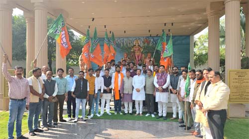 भाजपा पदाधिकारी व कार्यकर्ताओं ने मनाया जीत का जश्न