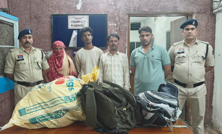 23.14 किलोग्राम गांजे के साथ चार गिरफ्तार 23.14 किलोग्राम गांजे के साथ चार गिरफ्तार