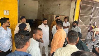 भाठागांव में प्रीमियम अंग्रेजी शराब दुकान के विरोध में आए पार्षद भाठागांव में प्रीमियम अंग्रेजी शराब दुकान के विरोध में आए पार्षद