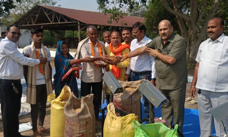 बलौदाबाजार जिले में समर्थन मूल्य में धान खरीदी की हुईं शुरुआत