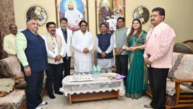 पर्यटन मंत्री अग्रवाल का धर्मगुरु प्रकाश मुनिनाम से सौजन्य भेंट, धार्मिक व सामाजिक विषयों पर हुई चर्चा