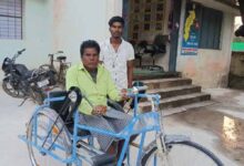 सरकार की संवेदनशील पहल से दिव्यांगजनों को तत्काल मिल रही ट्रायसायकल व बैसाखी