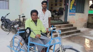 सरकार की संवेदनशील पहल से दिव्यांगजनों को तत्काल मिल रही ट्रायसायकल व बैसाखी