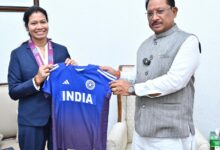 वर्ल्ड कप विजेता भारतीय महिला क्रिकेट टीम की फिजियोथेरेपिस्ट आकांक्षा सत्यवंशी ने मुख्यमंत्री से की मुलाकात