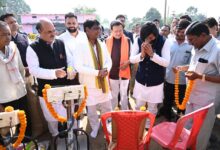 झालखम्हरिया केंद्र में तीन मंत्रियो ने किया धान खरीदी का शुभारंभ