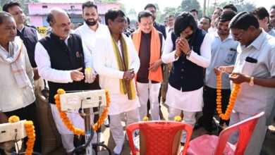 झालखम्हरिया केंद्र में मंत्री खुशवंत व दो विधायकों ने किया धान खरीदी का शुभारंभ झालखम्हरिया केंद्र में मंत्री खुशवंत व दो विधायकों ने किया धान खरीदी का शुभारंभ