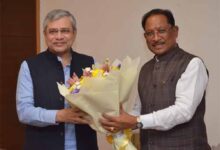 मुख्यमंत्री साय ने केंद्रीय रेल मंत्री वैष्णव से की सौजन्य मुलाकात