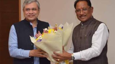 मुख्यमंत्री साय ने केंद्रीय रेल मंत्री वैष्णव से की सौजन्य मुलाकात मुख्यमंत्री साय ने केंद्रीय रेल मंत्री वैष्णव से की सौजन्य मुलाकात