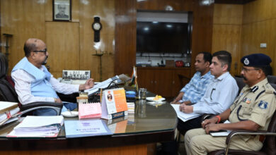 राज्यपाल डेका ने राजधानी की यातायात व्यवस्था और बढ़ती दुर्घटनाओं पर जताई चिंता