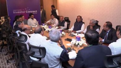 अहमदाबाद के टेक्सटाइल एसोसिएशन समूह ने मुख्यमंत्री से की मुलाकात, कपड़ा उद्योग में निवेश की रुचि दिखाई