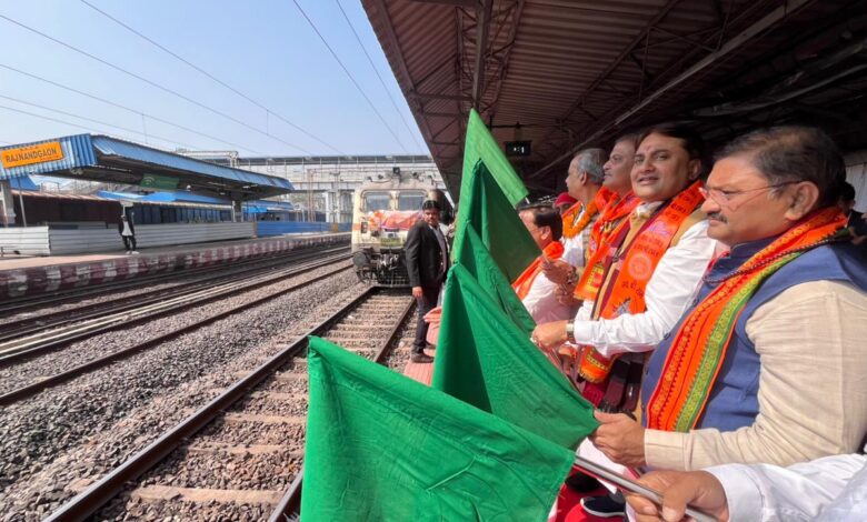 भारत गौरव स्पेशल ट्रेन राजनांदगांव से अयोध्या धाम के लिए रवाना भारत गौरव स्पेशल ट्रेन राजनांदगांव से अयोध्या धाम के लिए रवाना