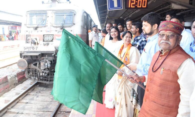 दुर्ग संभाग के 800 तीर्थयात्री द्वारका, सोमनाथ एवं नागेश्वर के लिए हुए रवाना