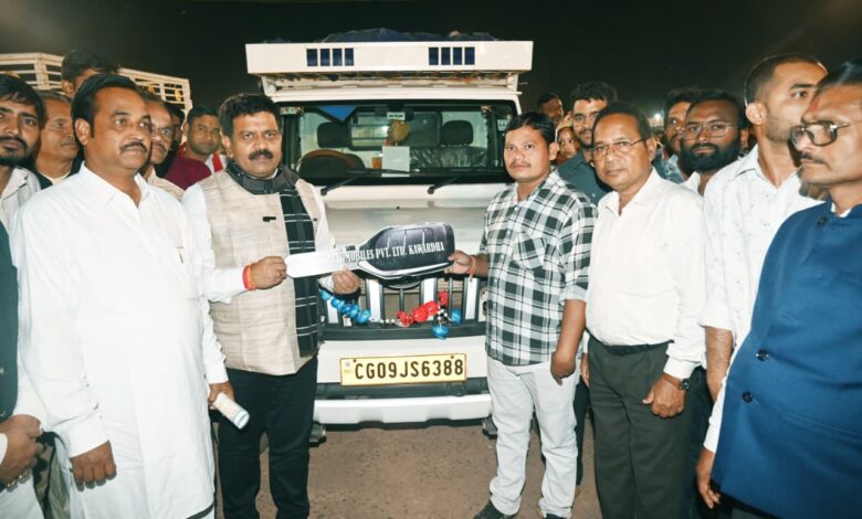 उपमुख्यमंत्री शर्मा ने पीएम मत्स्य संपदा योजना के तहत मत्स्यपालकों को पिकअप वाहन की सौंपी चाबी उपमुख्यमंत्री शर्मा ने पीएम मत्स्य संपदा योजना के तहत मत्स्यपालकों को पिकअप वाहन की सौंपी चाबी