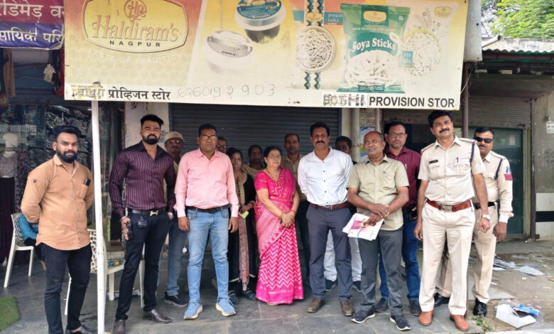 टाटीबंध स्थित हाउसिंग बोर्ड की दुकानों से हटाया गया अवैध कब्ज़ा टाटीबंध स्थित हाउसिंग बोर्ड की दुकानों से हटाया गया अवैध कब्ज़ा