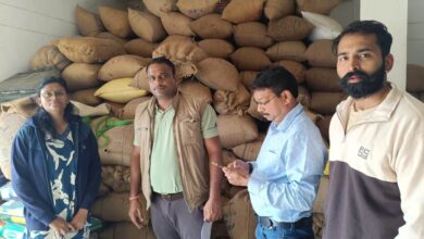 5 प्रकरणों में 6 लाख 41 हजार 700 मूल्य के 207 क्विंटल अवैध धान जब्त 5 प्रकरणों में 6 लाख 41 हजार 700 मूल्य के 207 क्विंटल अवैध धान जब्त