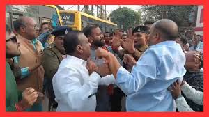 रजिस्ट्री शुल्क बढ़ोतरी के विरोध में प्रदर्शन, कलेक्टर के नाम सौंपा ज्ञापन