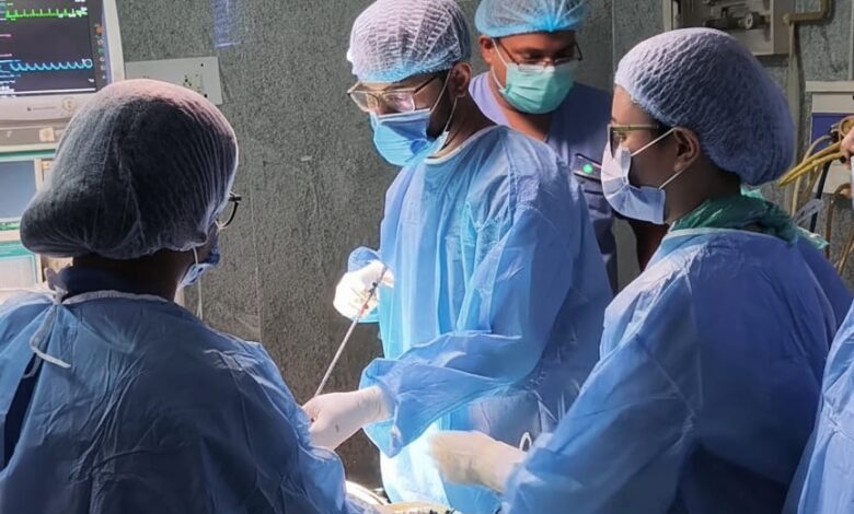 सिम्स में हाइडेटिड सिस्ट का पांचवाँ सफल दूरबीन ऑपरेशन, मरीज हुई जल्द स्वस्थ सिम्स में हाइडेटिड सिस्ट का पांचवाँ सफल दूरबीन ऑपरेशन, मरीज हुई जल्द स्वस्थ