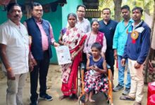 दिव्यांग बालिका का बनाया गया आधार कार्ड, शासन की योजनाओं का मिलेगा लाभ