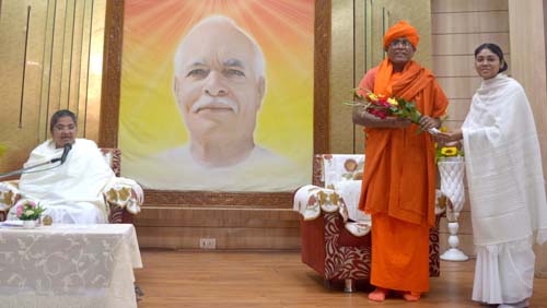 आत्म ज्ञान ही सच्चा ज्ञान, इससे ही जीवन में परिवर्तन आता है – स्वामी ओंकारानन्द