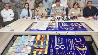 सूने मकानों से चोरी करने वाले दो बांग्लादेशी चोर गिरफ्तार, 20 लाख का सामान जब्त