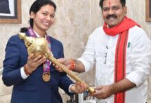 उपमुख्यमंत्री शर्मा ने आकांक्षा को भेंट की शौर्य के प्रतीक के रूप में गदा, कहा हनुमान जी की हम पर सदैव रही कृपा