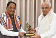 गुजरात के मुख्यमंत्रियों की सौजन्य भेंट