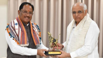 गुजरात के मुख्यमंत्रियों की सौजन्य भेंट गुजरात के मुख्यमंत्रियों की सौजन्य भेंट