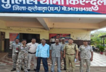 पैसों के लेन-देन को लेकर एनएमडीसी कर्मचारी के आत्महत्या मामले में 2 आरोपी गिरफ्तार