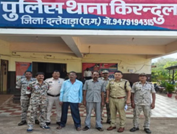 पैसों के लेन-देन को लेकर एनएमडीसी कर्मचारी के आत्महत्या मामले में 2 आरोपी गिरफ्तार पैसों के लेन-देन को लेकर एनएमडीसी कर्मचारी के आत्महत्या मामले में 2 आरोपी गिरफ्तार